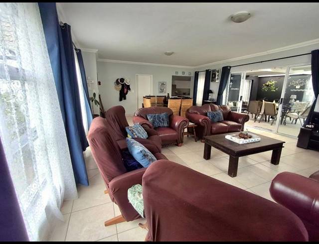 3 BEDROOM HOUSE FOR SALE IN GOLDEN MILE